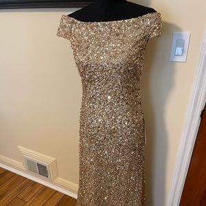 ADRIANNA PAPELL
Off-The-Shoulder Sequined Gown Gold 6 NWT